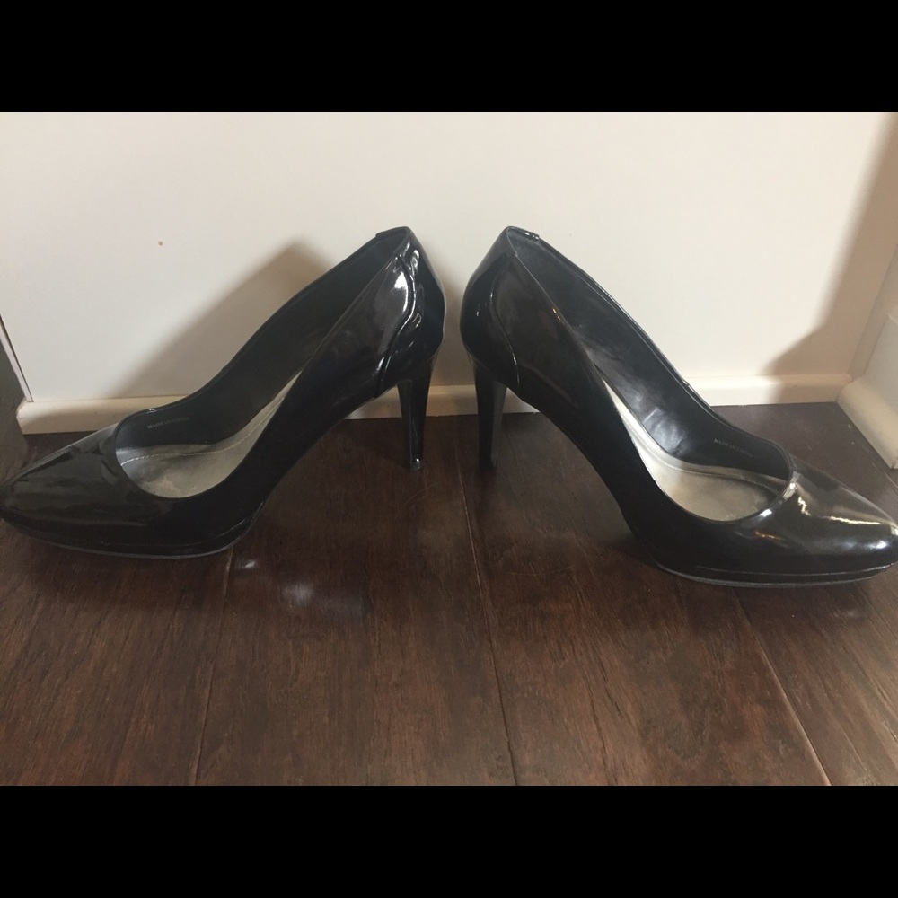 Tahari black patent leather heels - Picture 5 of 8